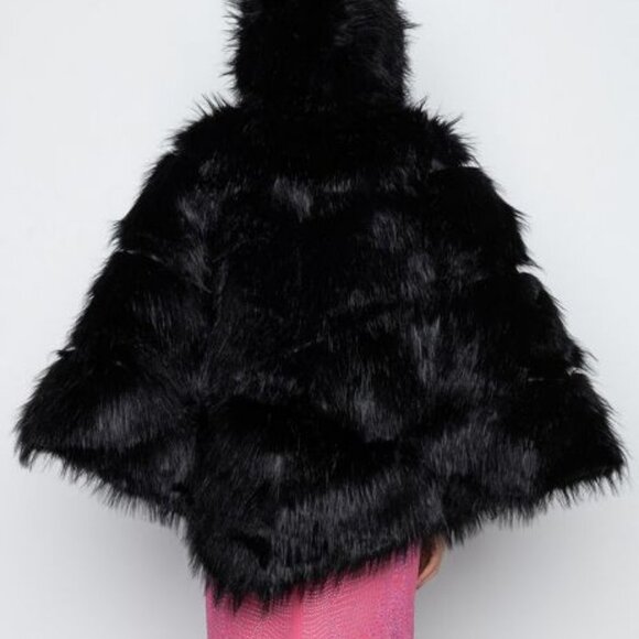 LUXE LAVISH FAUX FUR  HOODED  PONCHO ( BRAND NEW !!! ) - Picture 6 of 9